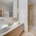 Serenity Heights - Luxury Concierge Services 아데제