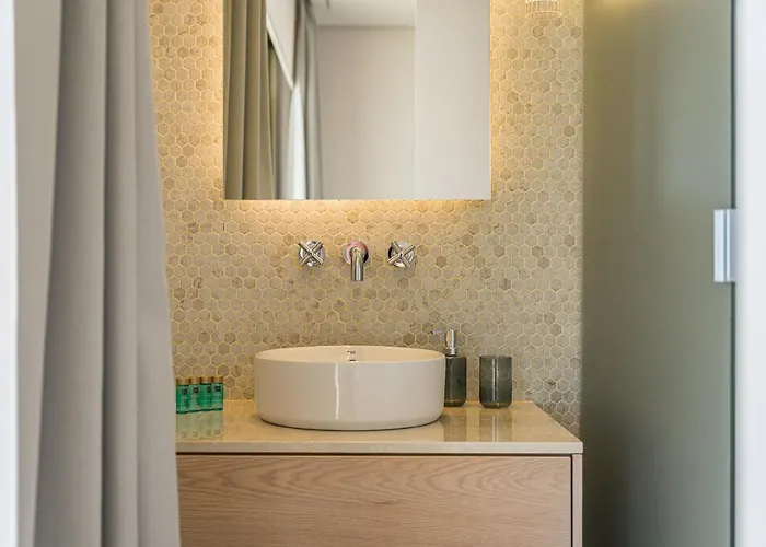 Serenity Heights - Luxury Concierge Services * 아데제