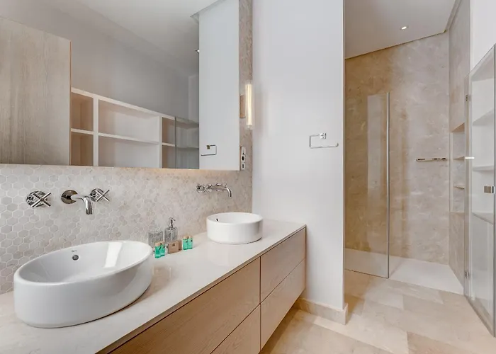 Serenity Heights - Luxury Concierge Services Адехе